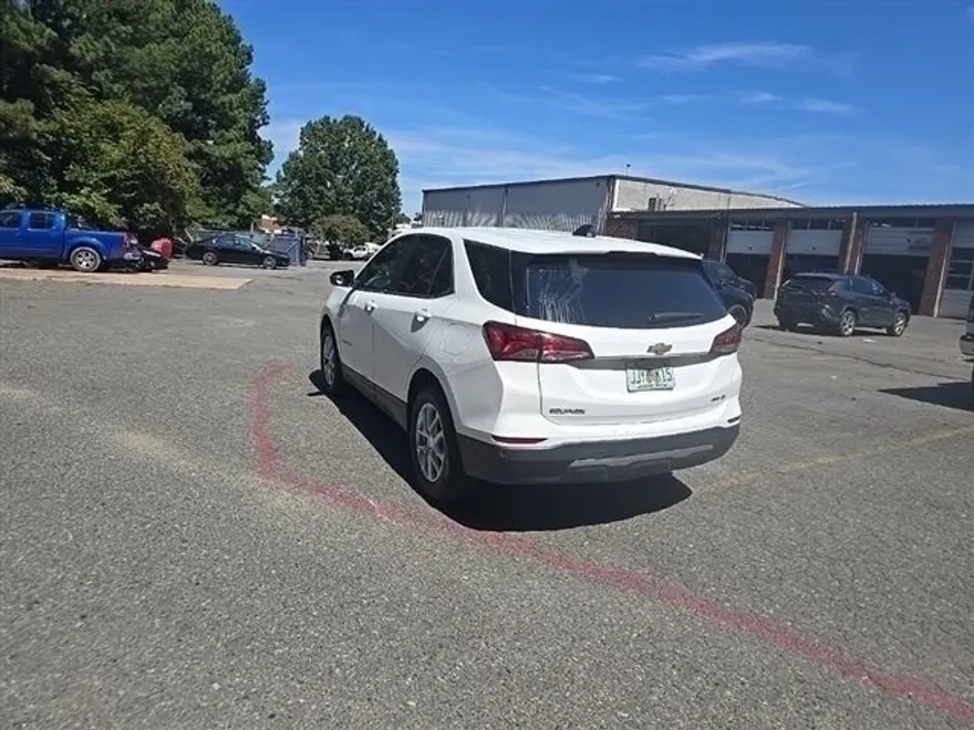 2024 Chevrolet Equinox LT photo 1