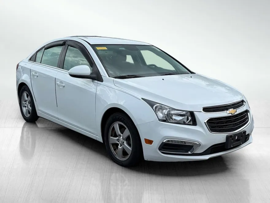 2015 Chevrolet Cruze photo 1
