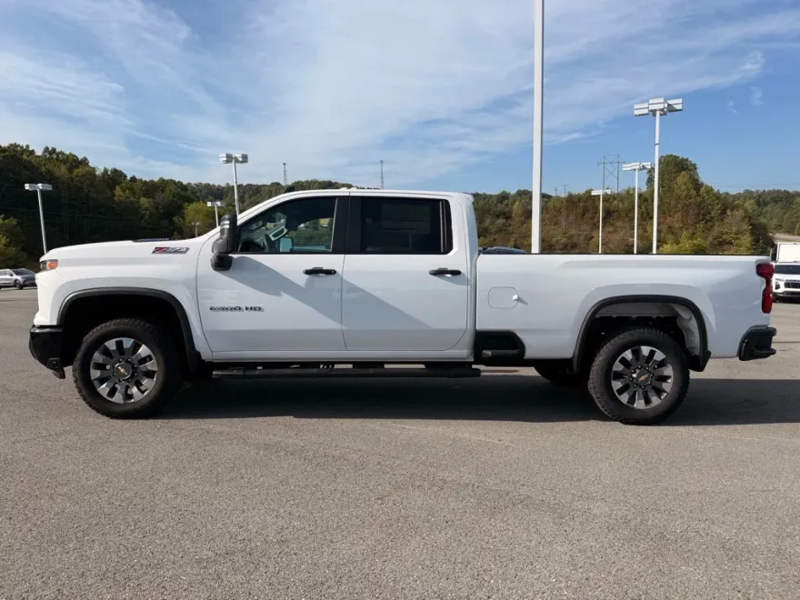 2025 Chevrolet Silverado 2500HD Custom photo 1