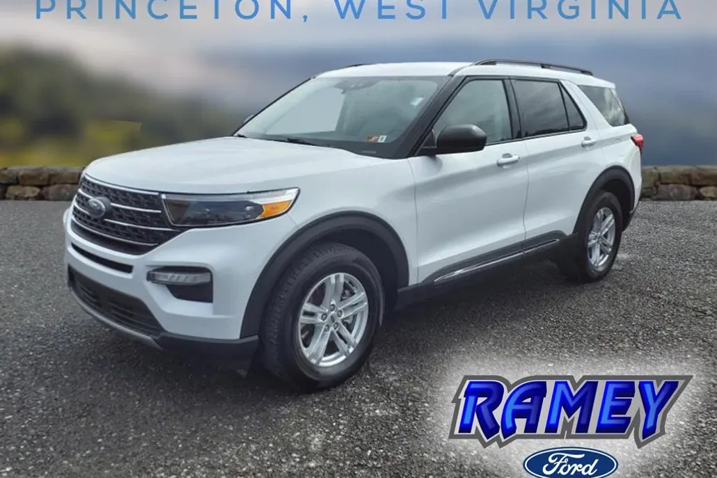 2023 Ford Explorer XLT photo 1