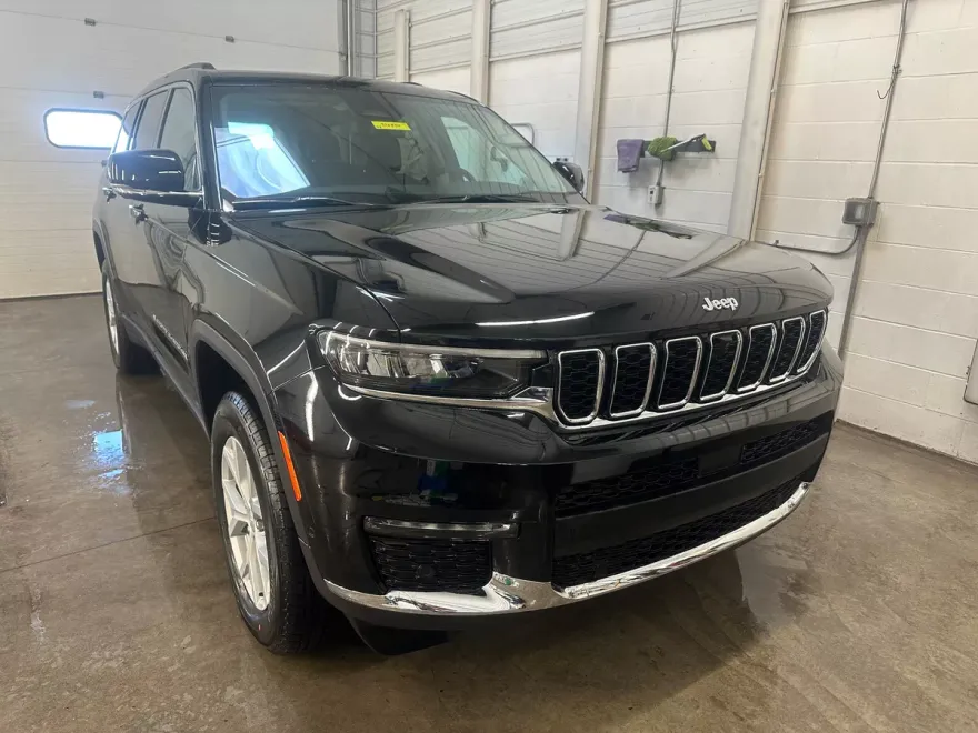 2024 Jeep Grand Cherokee Limited photo 1