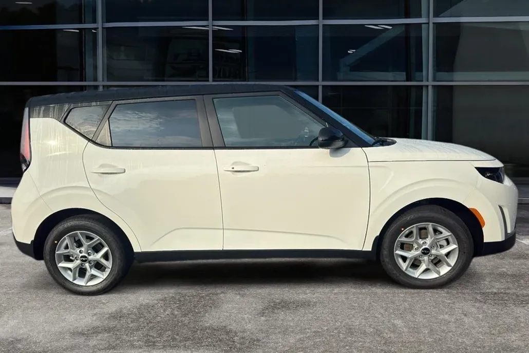 2025 Kia Soul S photo 1