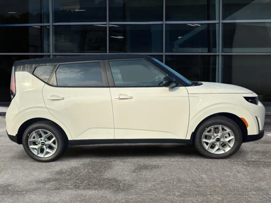 2025 Kia Soul S photo 1