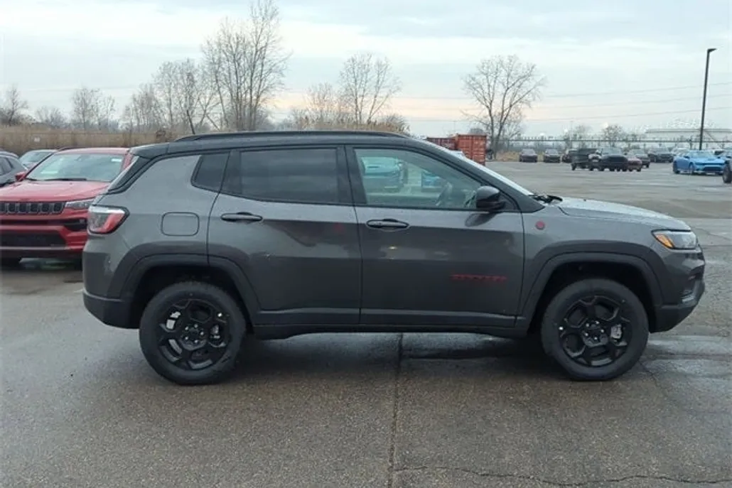 2024 Jeep Compass Trailhawk photo 1