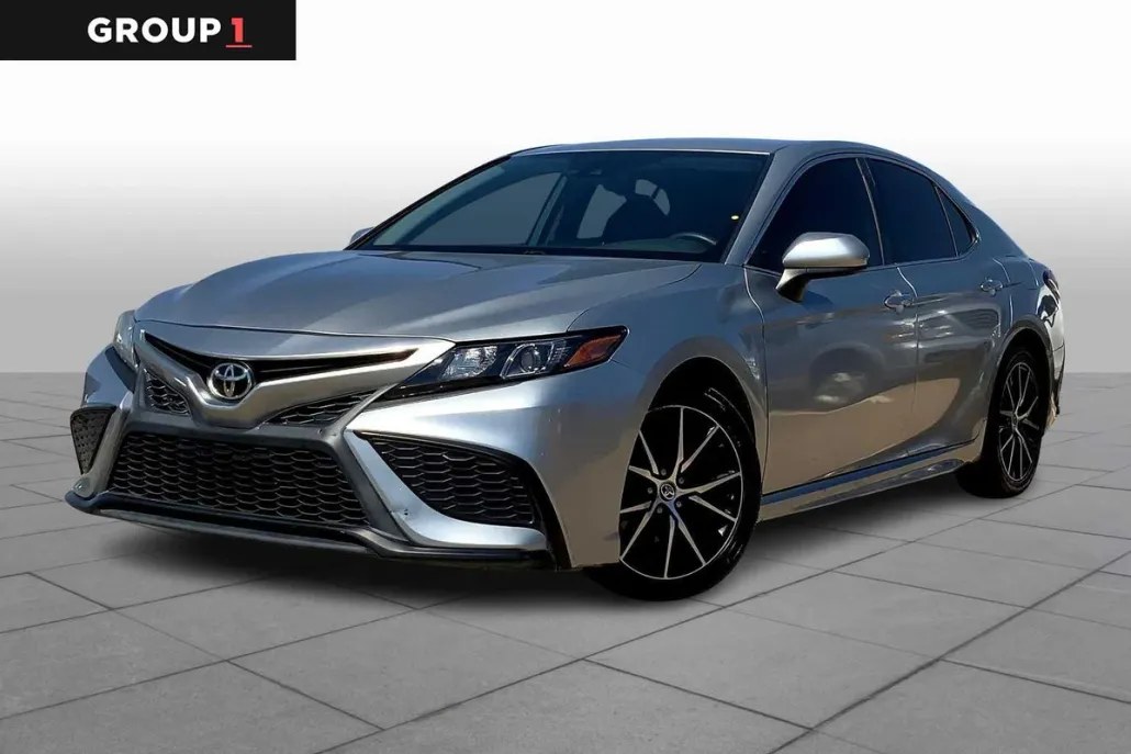 2021 Toyota Camry SE photo 1