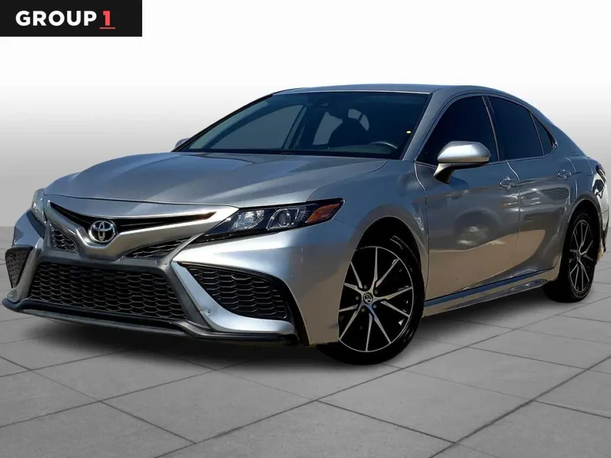 2021 Toyota Camry SE photo 1