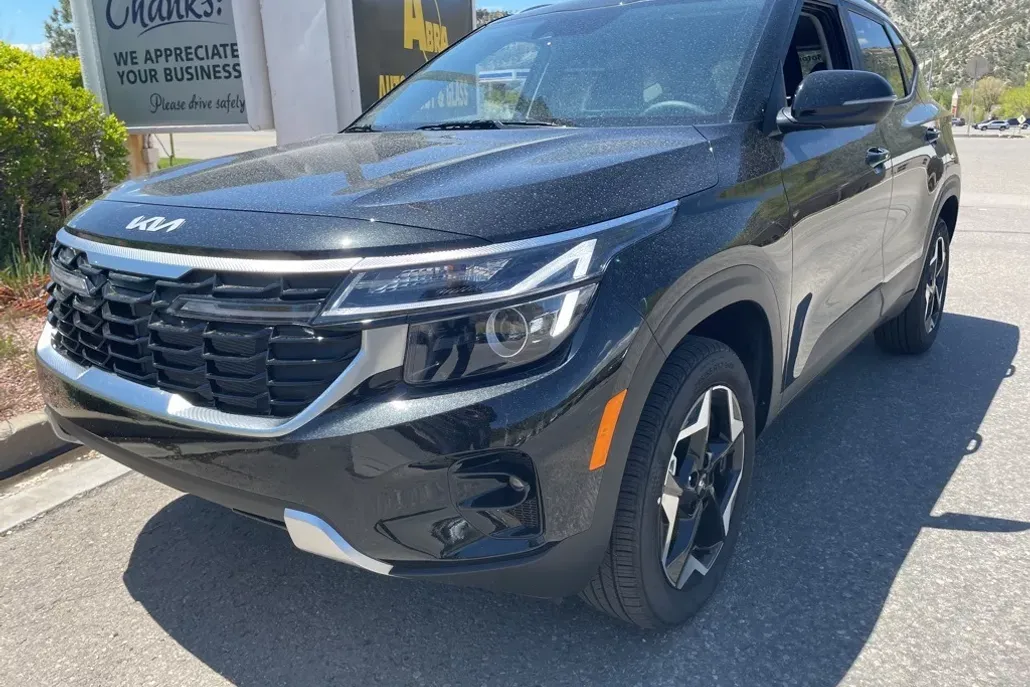 2025 Kia Seltos S photo 1