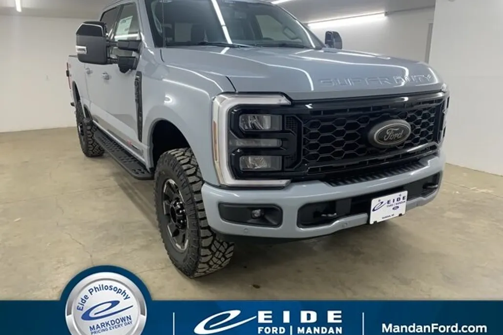 2025 Ford F-350 Lariat photo 1