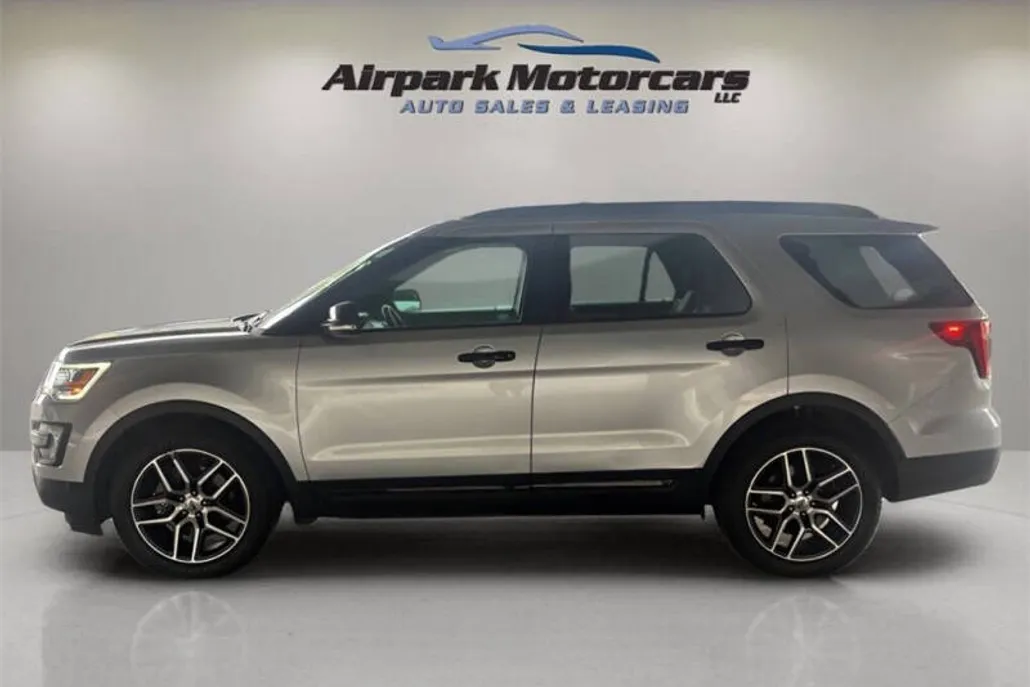 2017 Ford Explorer Sport photo 1