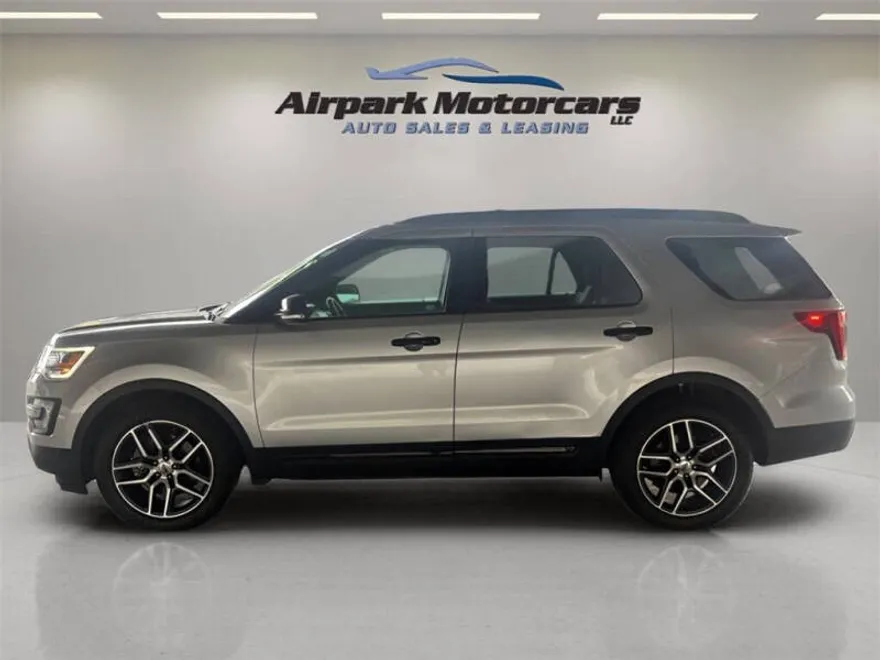 2017 Ford Explorer Sport photo 1