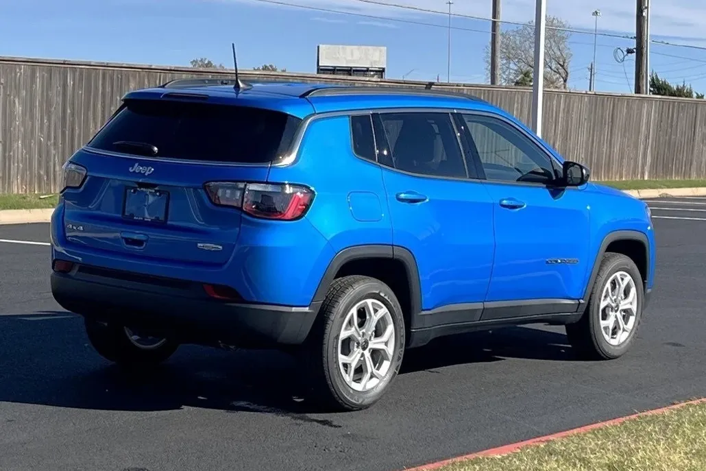 2025 Jeep Compass Latitude photo 1