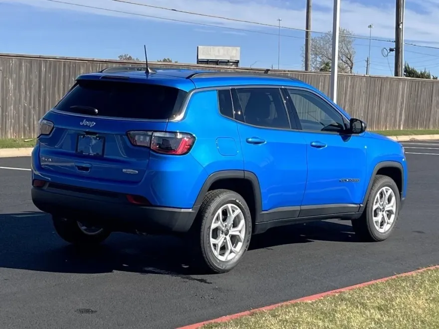 2025 Jeep Compass Latitude photo 1