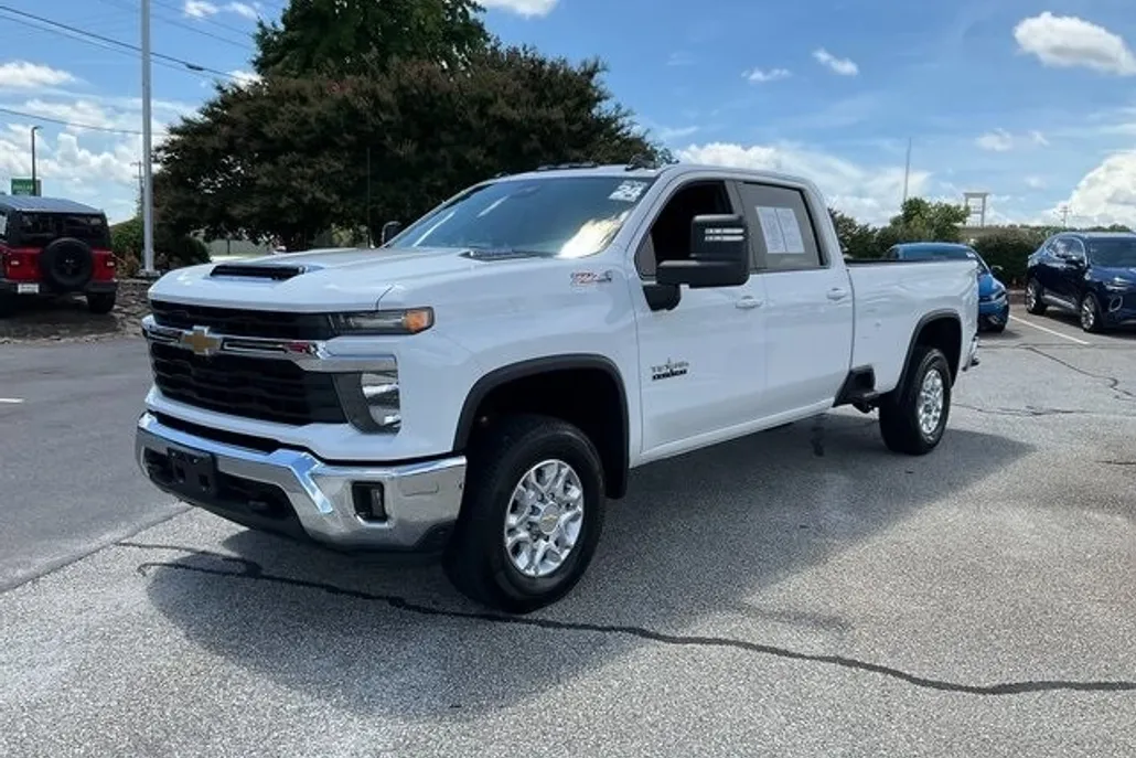 2024 Chevrolet Silverado 3500HD LT photo 1