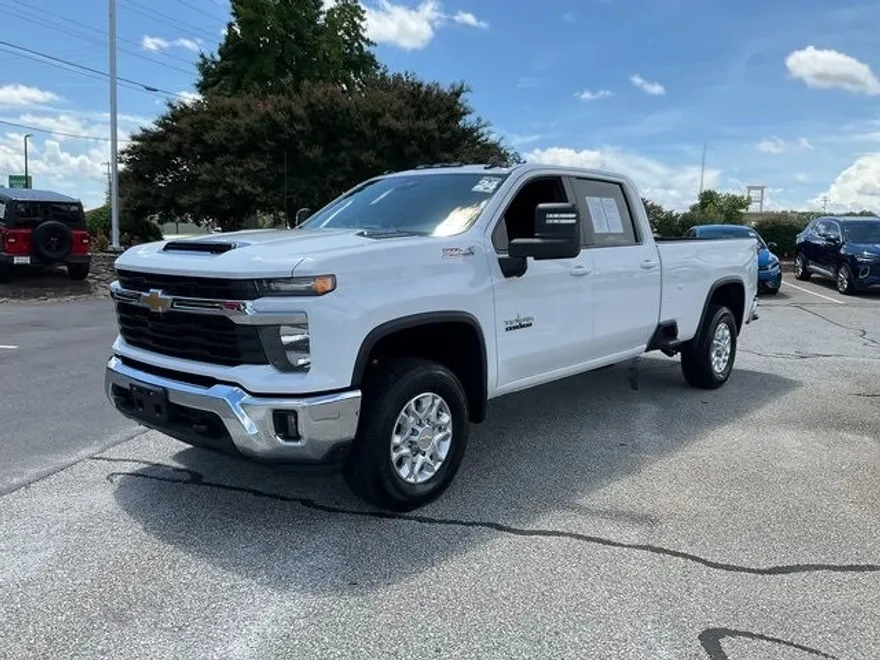 2024 Chevrolet Silverado 3500HD LT photo 1