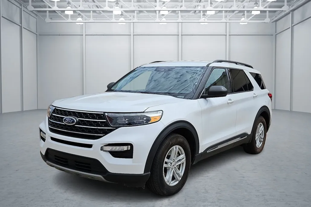2024 Ford Explorer XLT photo 1
