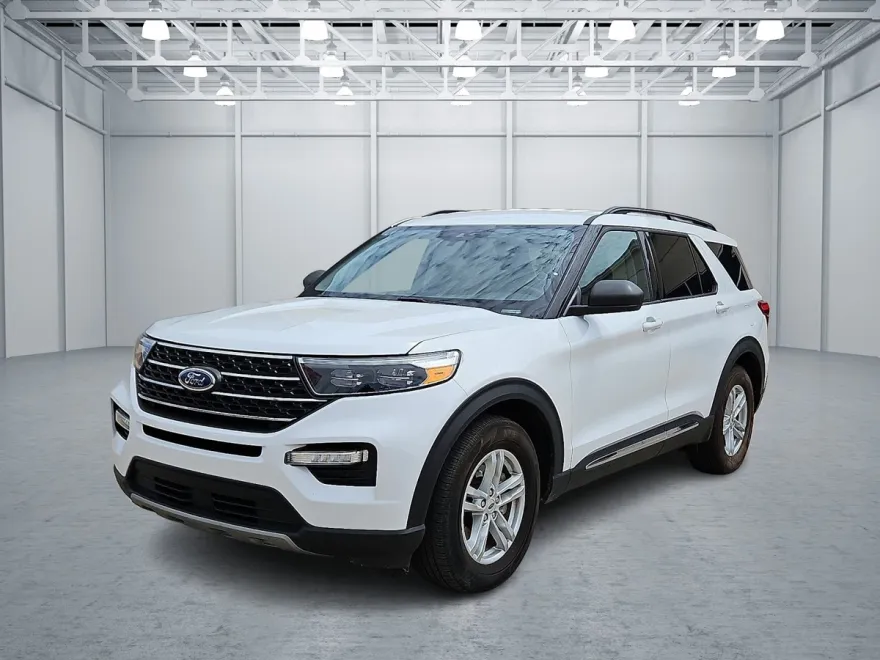 2024 Ford Explorer XLT photo 1
