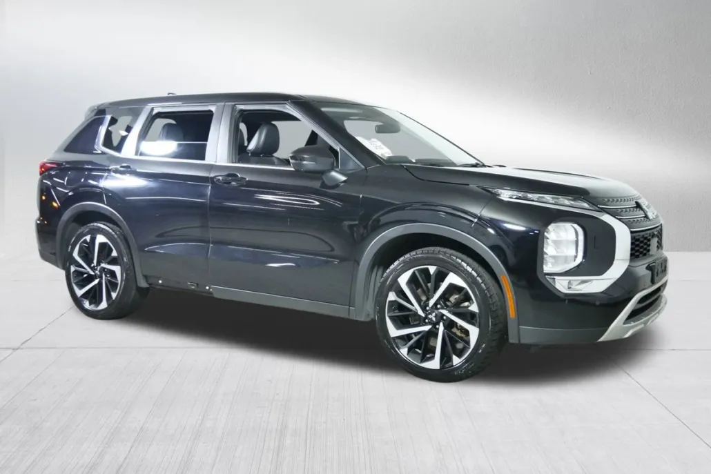 2022 Mitsubishi Outlander SE photo 1