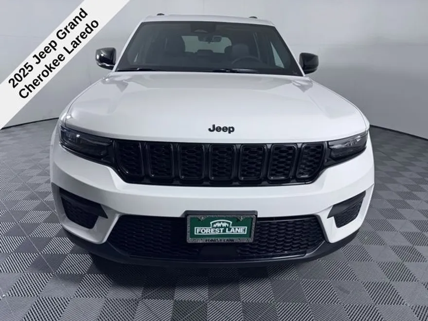 2025 Jeep Grand Cherokee Laredo Altitude X photo 1