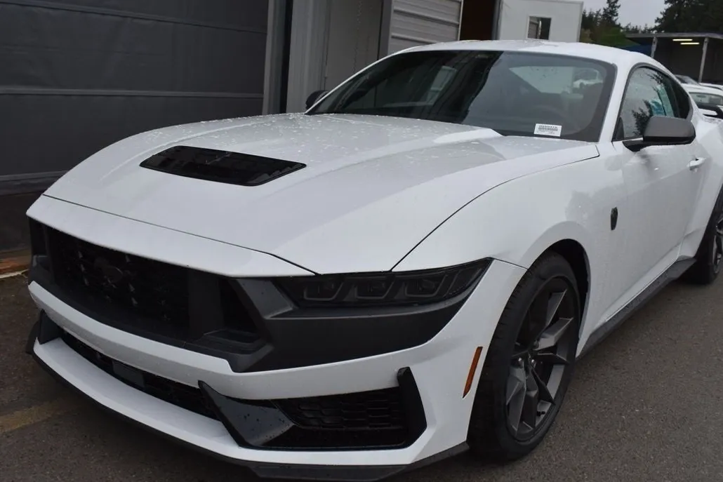 2025 Ford Mustang Dark Horse photo 1