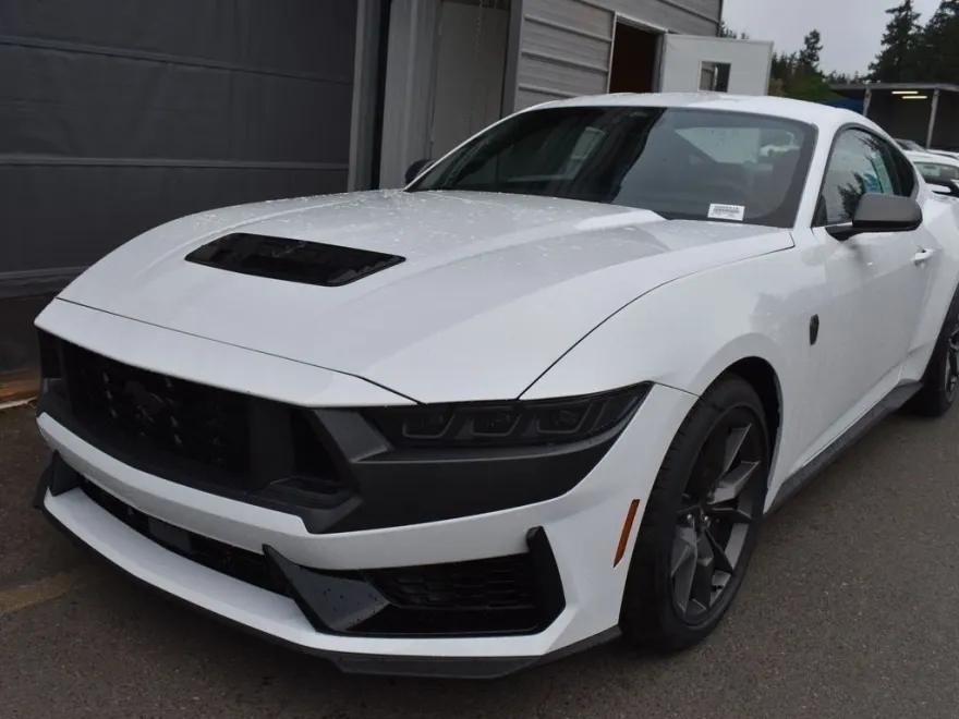 2025 Ford Mustang Dark Horse photo 1