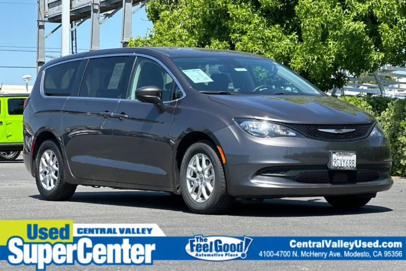 2023 Chrysler Pacifica LX photo 1