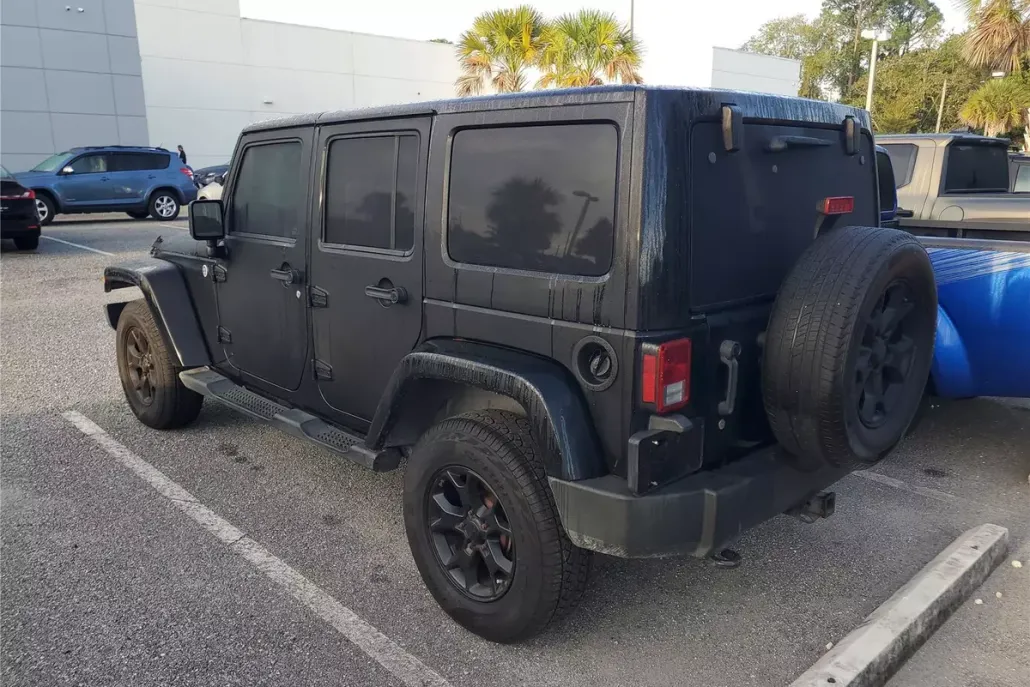 2013 Jeep Wrangler Unlimited Sahara photo 1