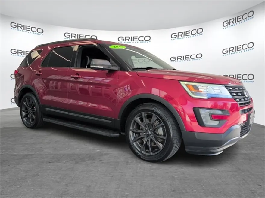 2017 Ford Explorer XLT photo 1
