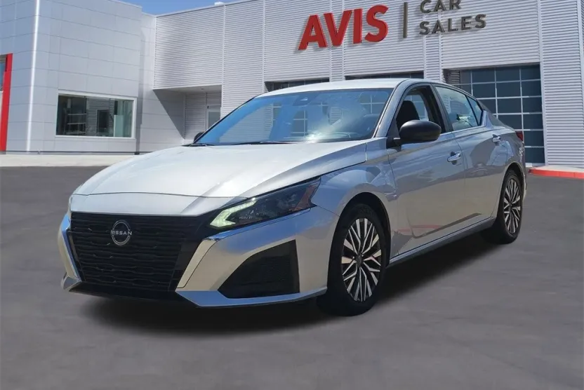 2024 Nissan Altima 2.5 SV photo 1