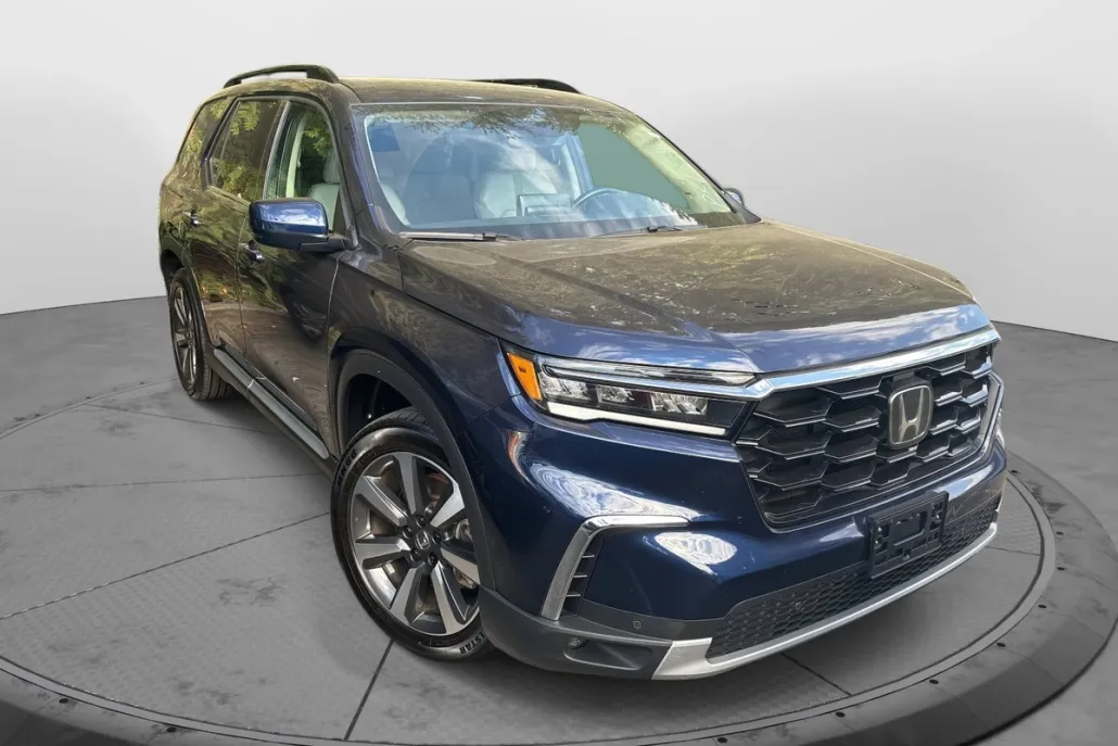 2023 Honda Pilot Touring photo 1