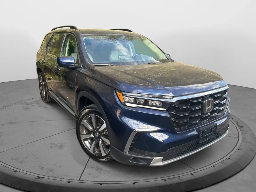 2023 Honda Pilot Touring photo 1
