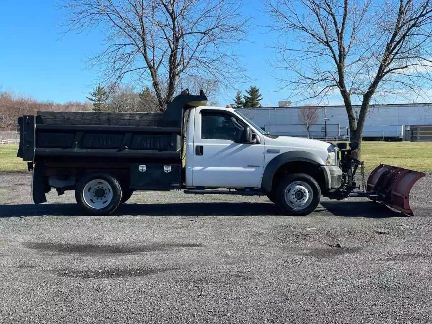 2005 Ford F-550 photo 2