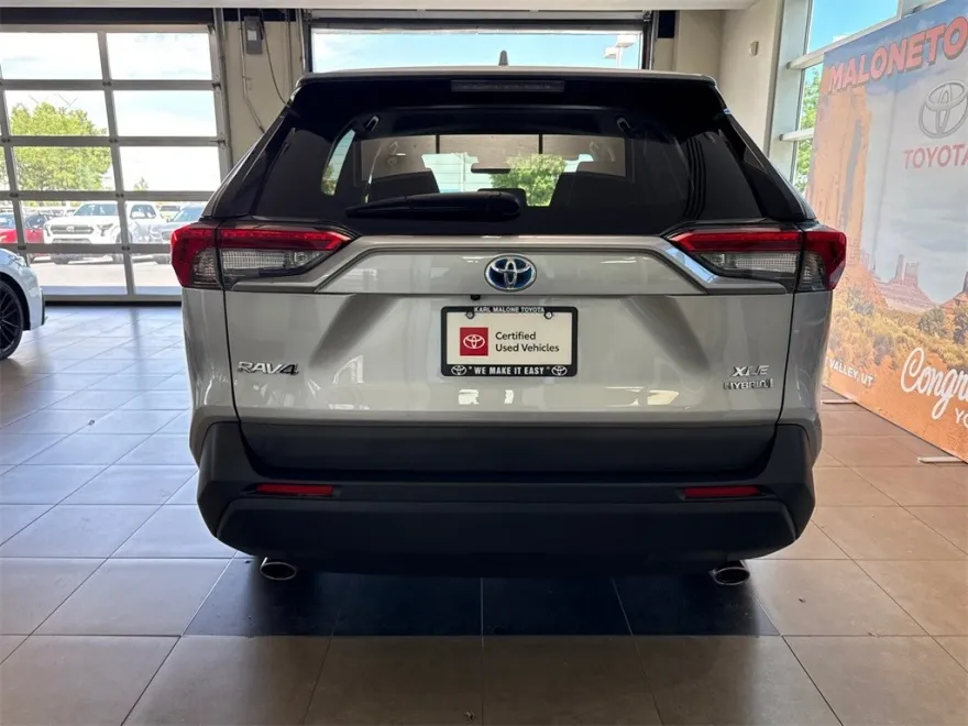 2024 Toyota RAV4 Hybrid XLE photo 1