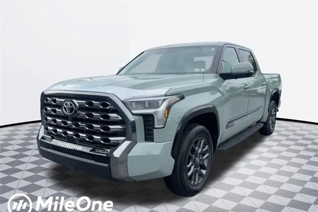 2025 Toyota Tundra Platinum CrewMax photo 1