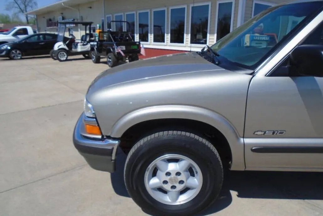 2001 Chevrolet S-10 Pickup photo 1
