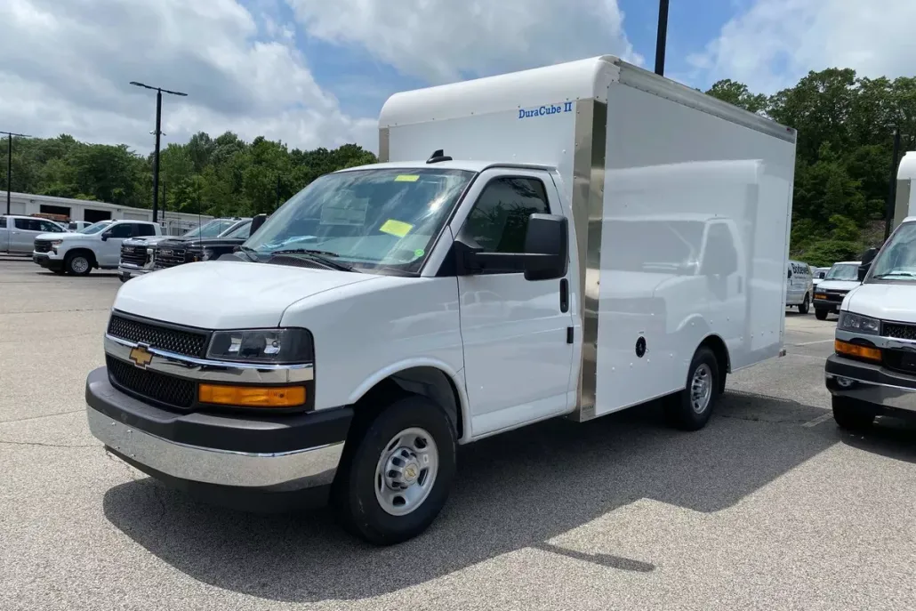 2025 Chevrolet Express Cutaway Van photo 1