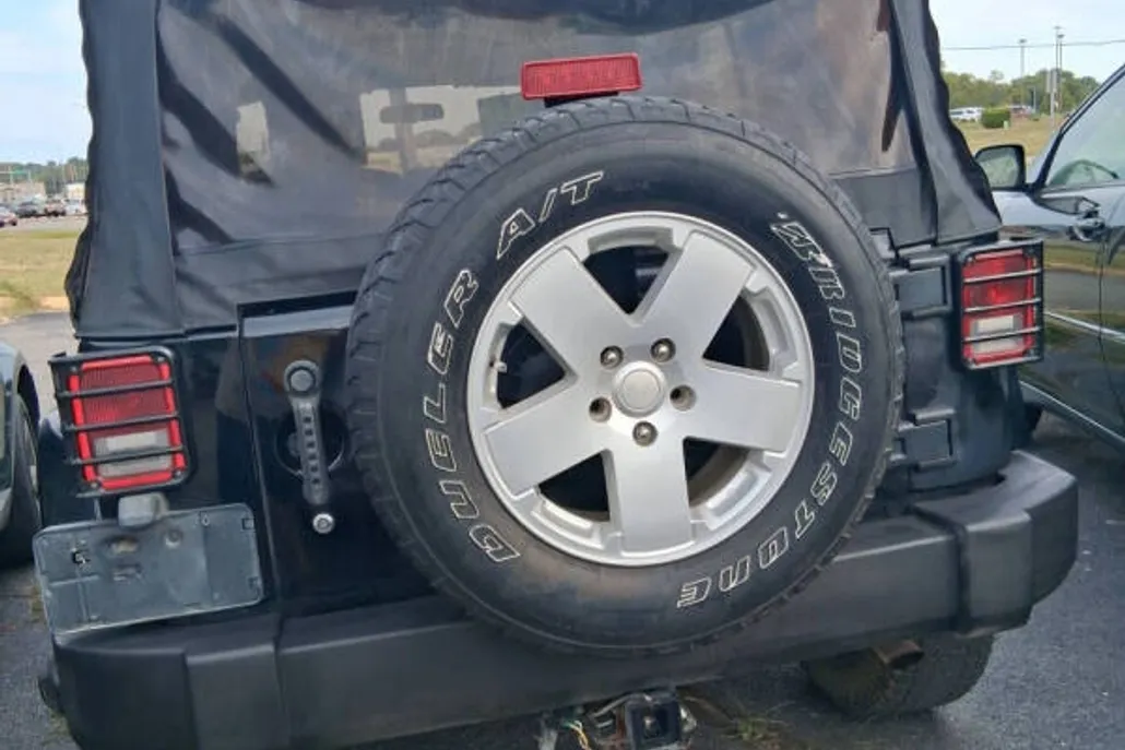 2007 Jeep Wrangler Unlimited Sahara photo 1