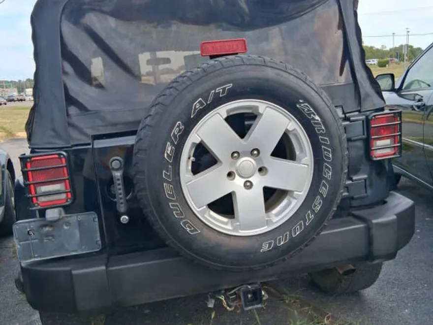 2007 Jeep Wrangler Unlimited Sahara photo 1