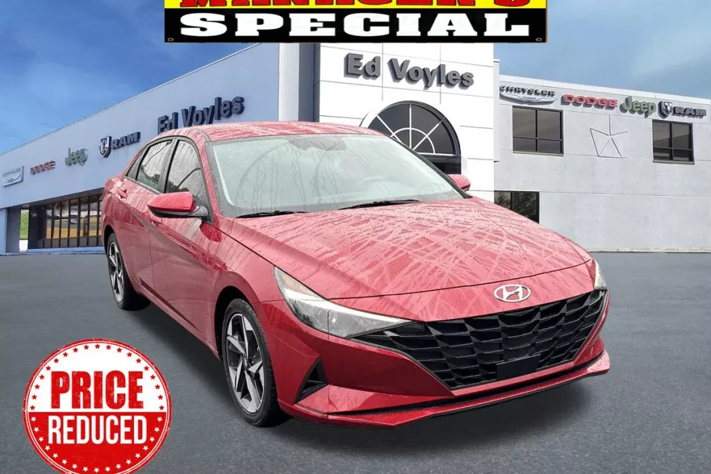 2023 Hyundai Elantra SEL photo 1