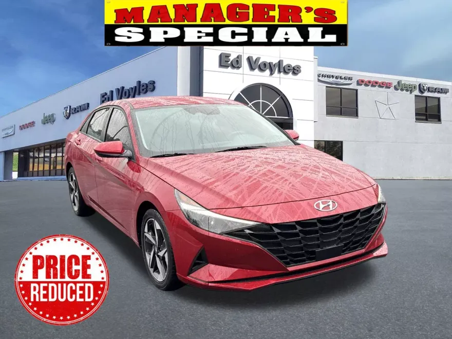 2023 Hyundai Elantra SEL photo 1