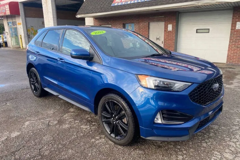 2022 Ford Edge SEL photo 1