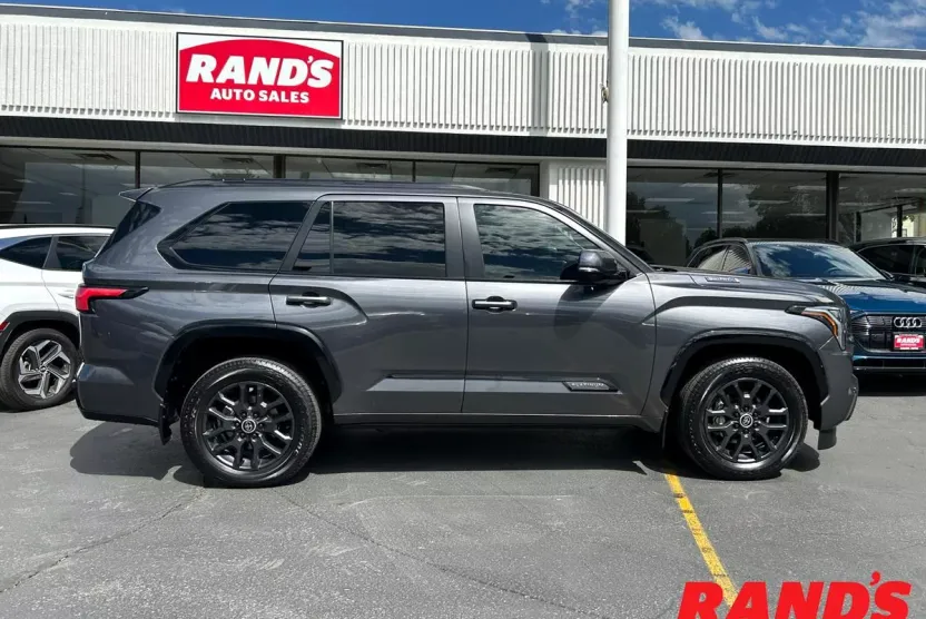 2024 Toyota Sequoia Platinum photo 1