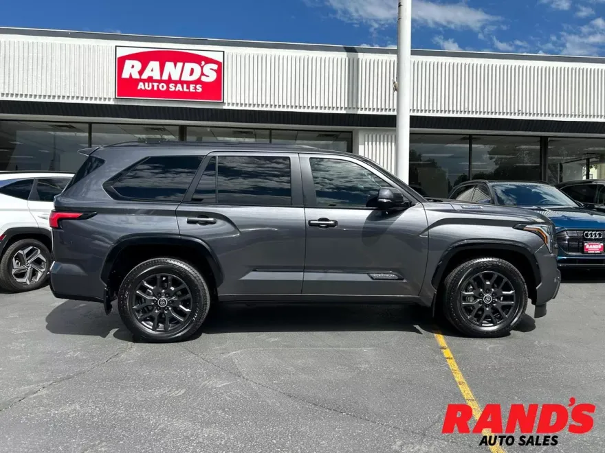 2024 Toyota Sequoia Platinum photo 1