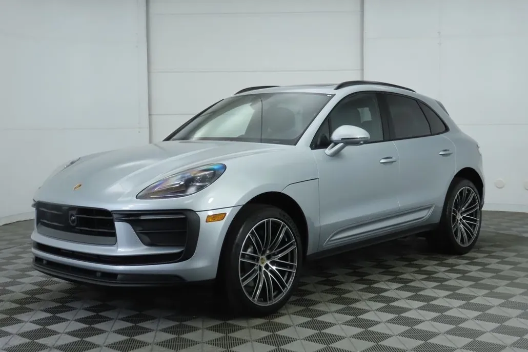 2025 Porsche Macan Base photo 1