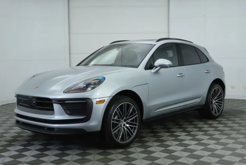 2025 Porsche Macan Base photo 1