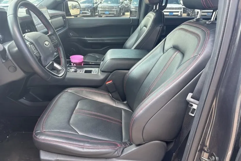2022 Ford Expedition Limited photo 1