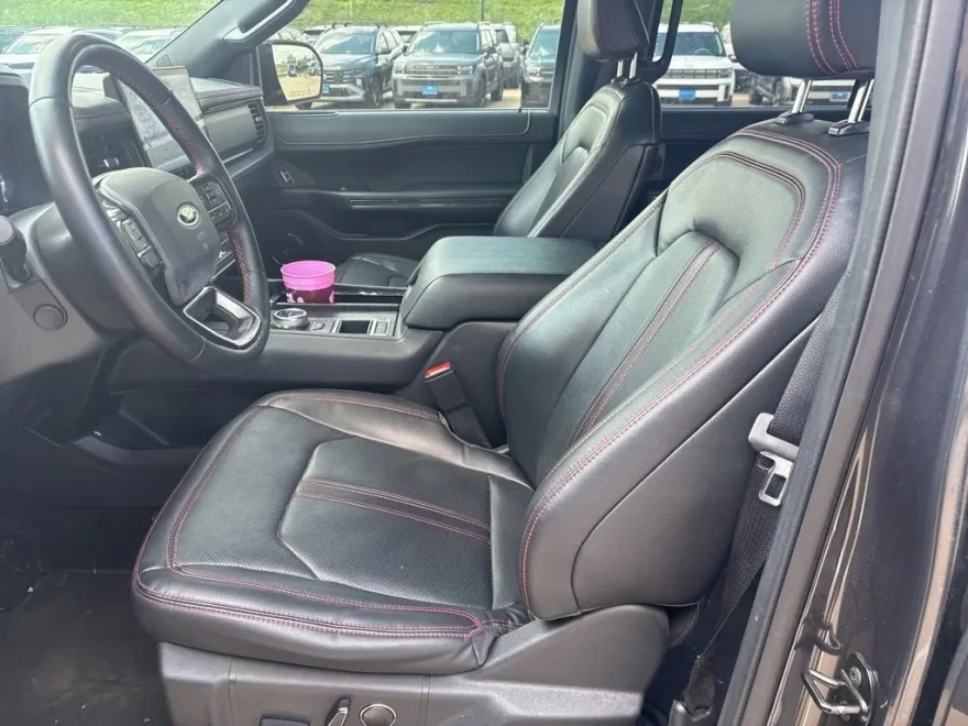 2022 Ford Expedition Limited photo 1