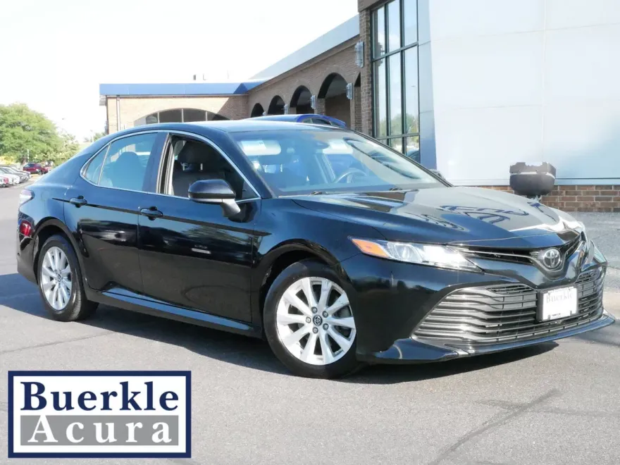 2018 Toyota Camry L photo 1