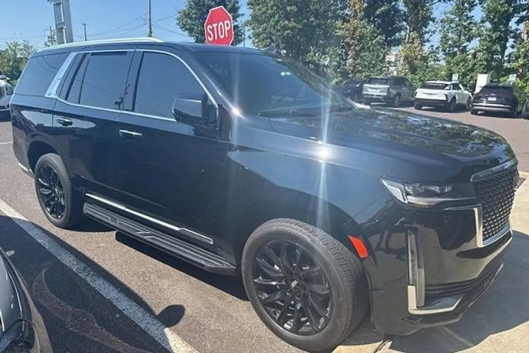 2022 Cadillac Escalade Luxury photo 1