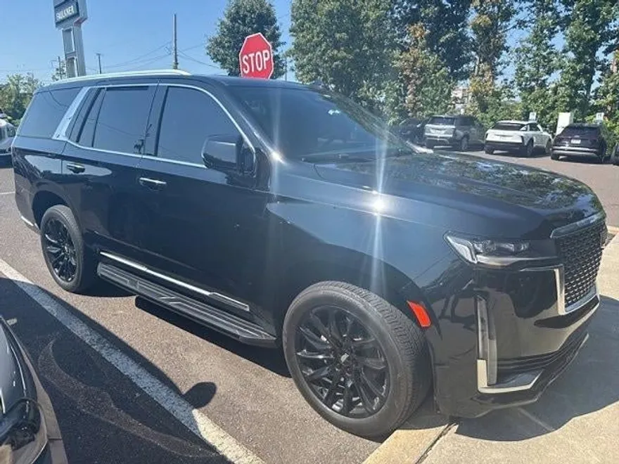 2022 Cadillac Escalade Luxury photo 1