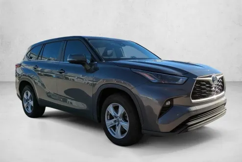 2023 Toyota Highlander Hybrid LE photo 3